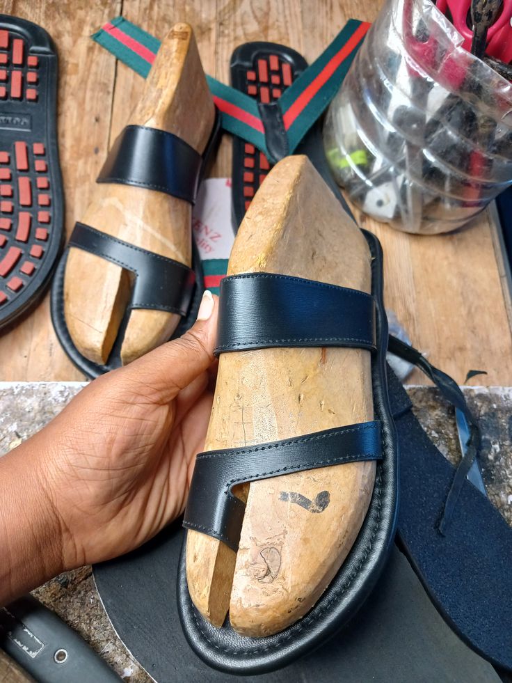 Fabrication Sandales en Cuir